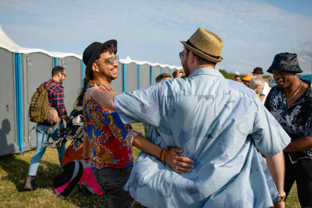 Affordable portable toilet rental in Warren, IL